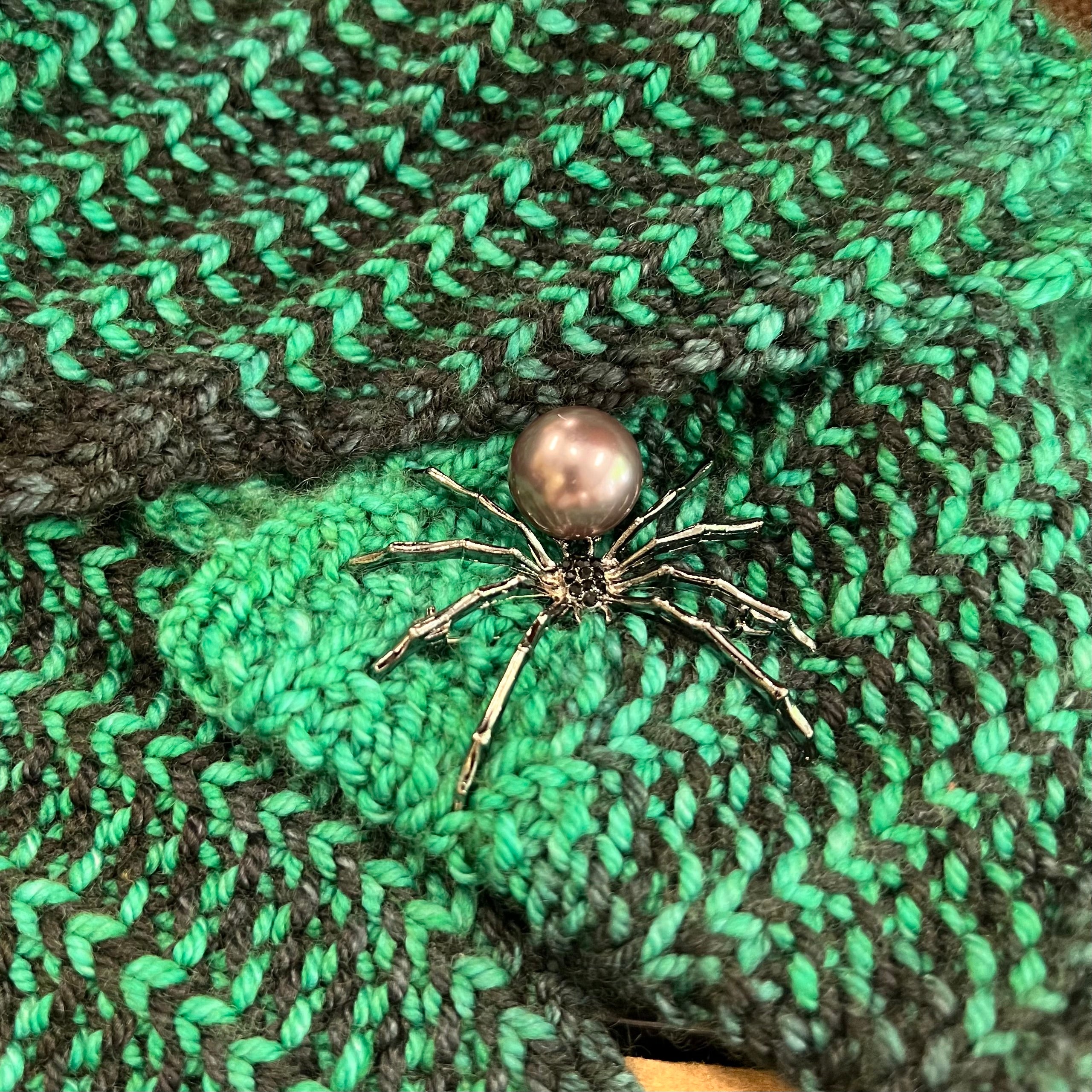 Spider Pearl Shawl Pin